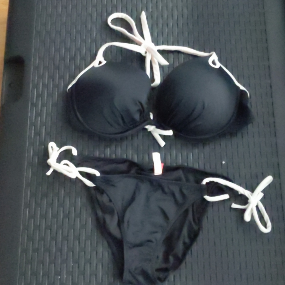 Victoria Secrets, Black & White Bikini